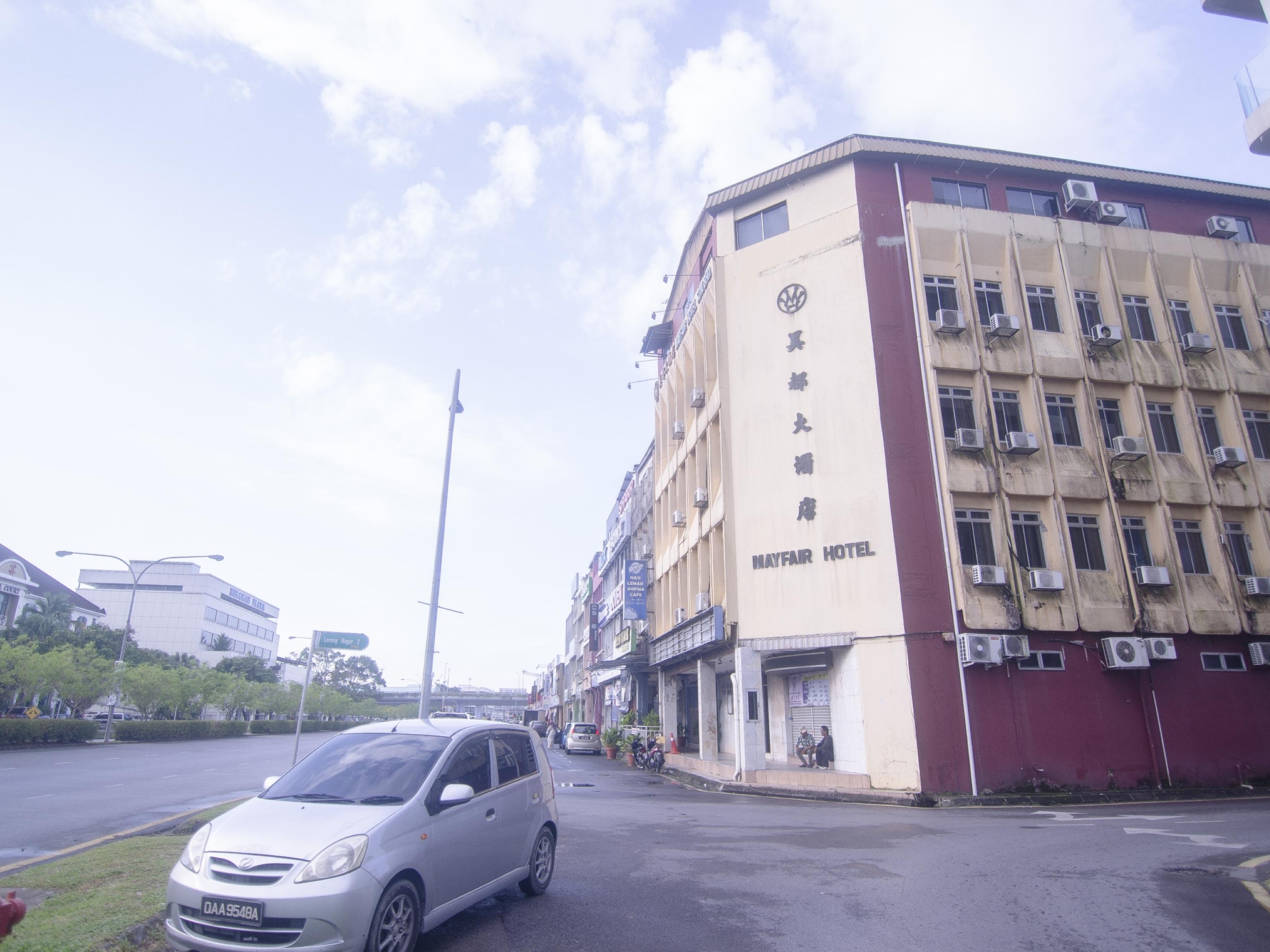 Super Oyo 991 Mayfair Hotel Kuching Exterior photo