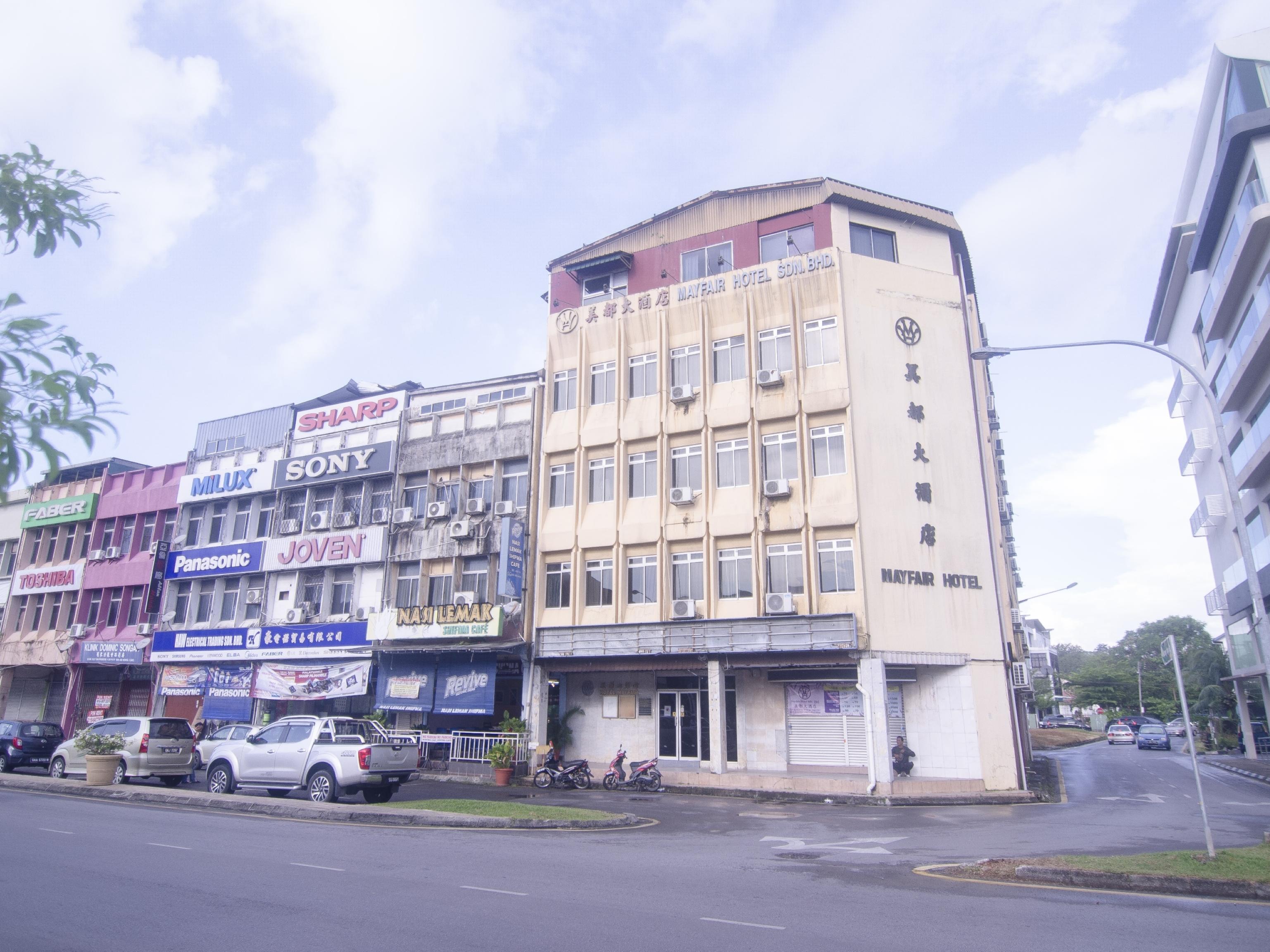 Super Oyo 991 Mayfair Hotel Kuching Exterior photo